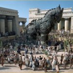 ¿Cuántas personas iban dentro del caballo de Troya?