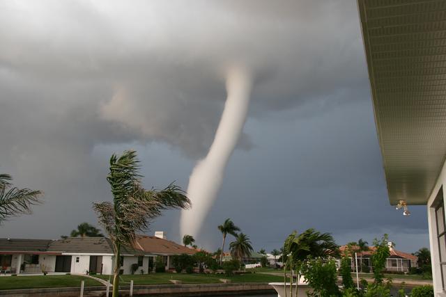 [Imagen: imagenes-tornados-huracanes-11.jpg]