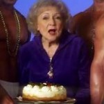 Betty White y Luciana - I'm still hot