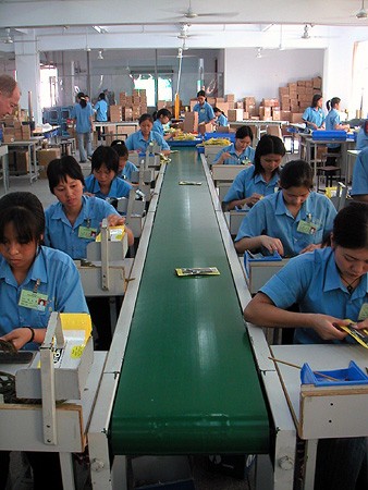 china fabrica trabajadores chinos cadena montaje
