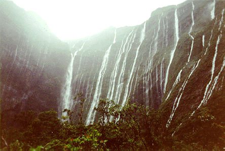 lluvia cascada wai-ale isla hawaii Kauai
