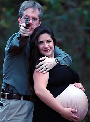fotos familias raras pistola embarazada