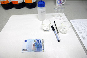 cocaina-billetes-laboratorio