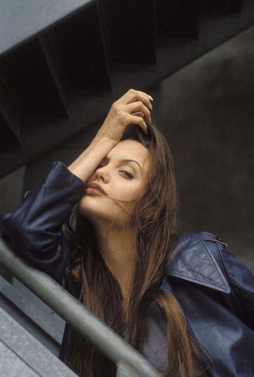 angelina jolie joven 19 anos young years