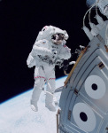 ¿Existe gravedad en el espacio? astronauta estacion espacial