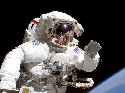 astronauta traje espacial salida