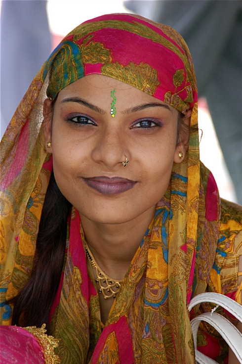 mujer india maquillaje belleza