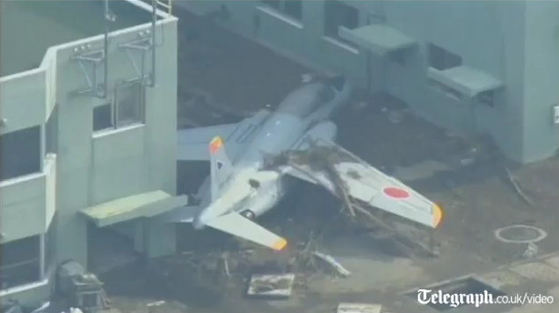 Fuerzas Autodefensa Japon avion terremoto 2011 tsunami video