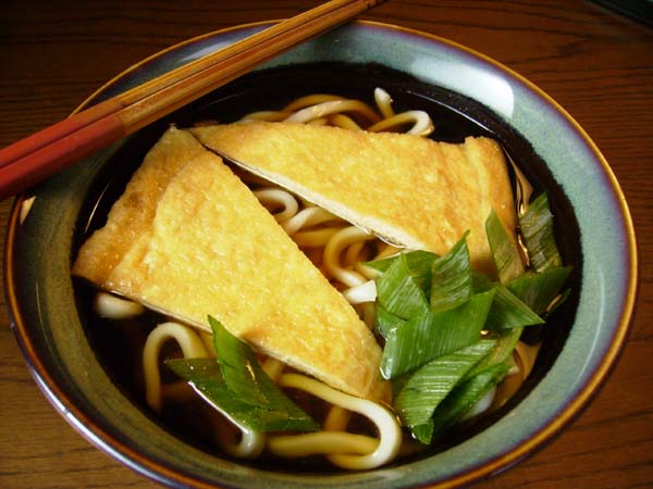 kitsune udon fideos japoneses tofu