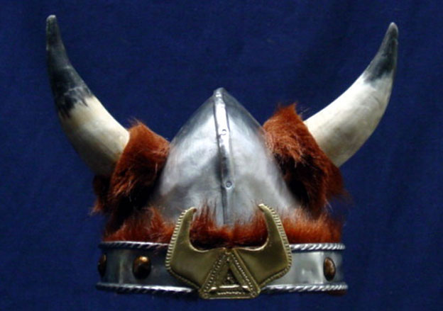 casco vikingo falso