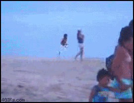 gif animado salto cuesta playa