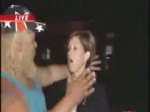 video humor reportera beso