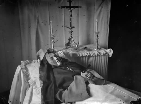 imagenes post mortem Hermana Maria Josefina 1873