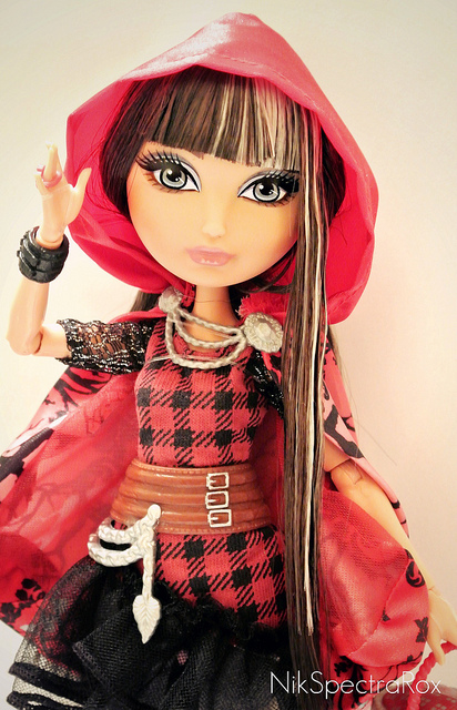 cerise hood muneca ever